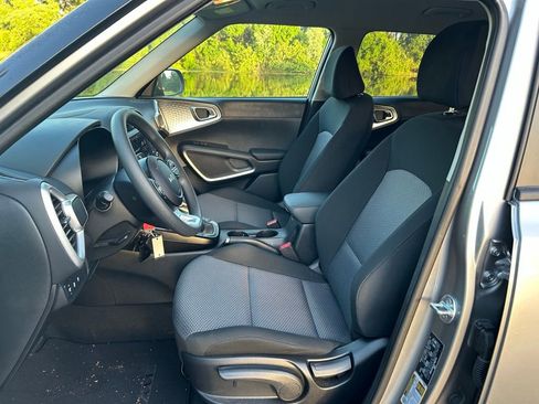 Used 2025 Kia Soul LX image 14