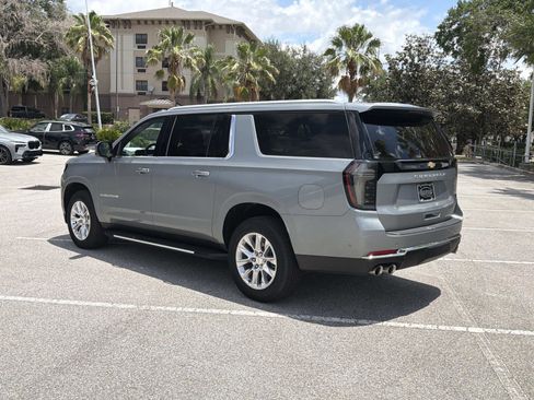 Used 2025 Chevrolet Suburban Premier RWD image 6