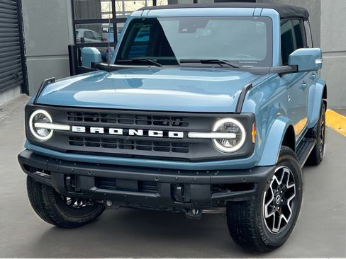 Used 2023 Ford Bronco Outer Banks image 3