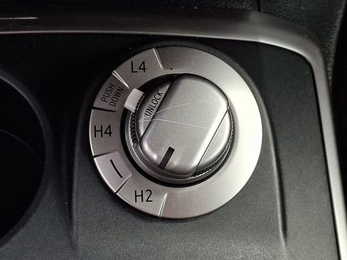 Used 2018 Toyota 4Runner SR5 AWD/4WD image 31