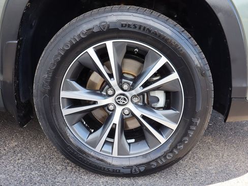 Used 2017 Toyota Highlander Plus w/ Carpet Mat Package AWD/4WD image 46