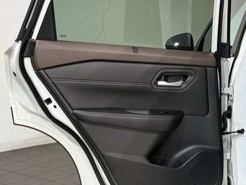 Used 2023 Nissan Rogue SV w/ SV Premium B Package image 38