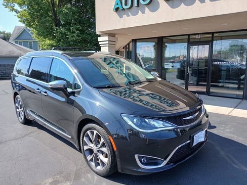 Used 2017 Chrysler Pacifica Limited FWD image 12