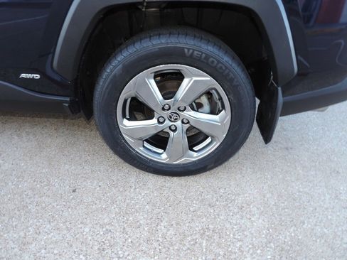 Used 2021 Toyota RAV4 Limited image 18