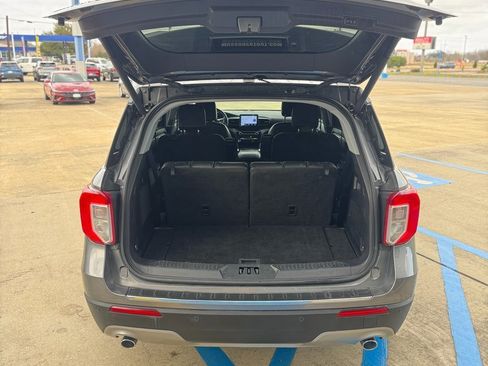 Used 2022 Ford Explorer Limited w/ Equipment Group 301A image 6