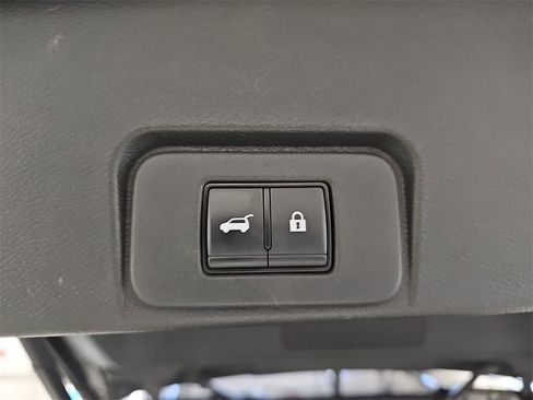 Used 2023 Nissan Rogue SV w/ SV Premium B Package image 13