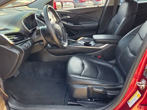 Used 2018 Chevrolet Volt Premier w/ Driver Confidence Package FWD image 5