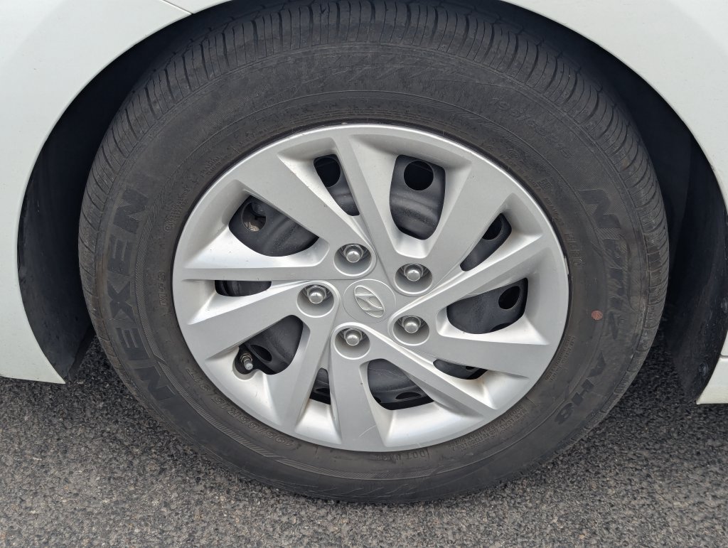 Used 2019 Hyundai Elantra SE w/ Cargo Package FWD image 12