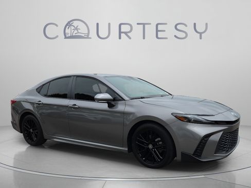 Used 2025 Toyota Camry SE w/ Convenience Package FWD image 7