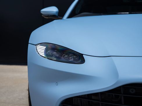 Used 2022 Aston Martin V8 Vantage Coupe RWD image 21