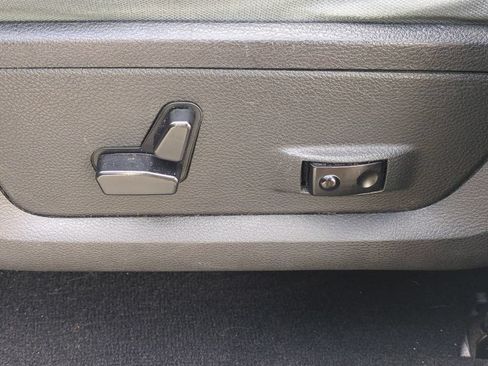 Used 2018 RAM 1500 Big Horn RWD image 21