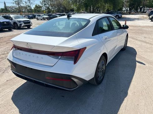 Used 2024 Hyundai Elantra SEL image 4