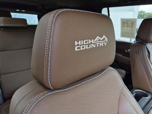 Used 2023 Chevrolet Suburban High Country AWD/4WD image 18