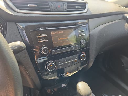 Used 2016 Nissan Rogue S FWD image 12