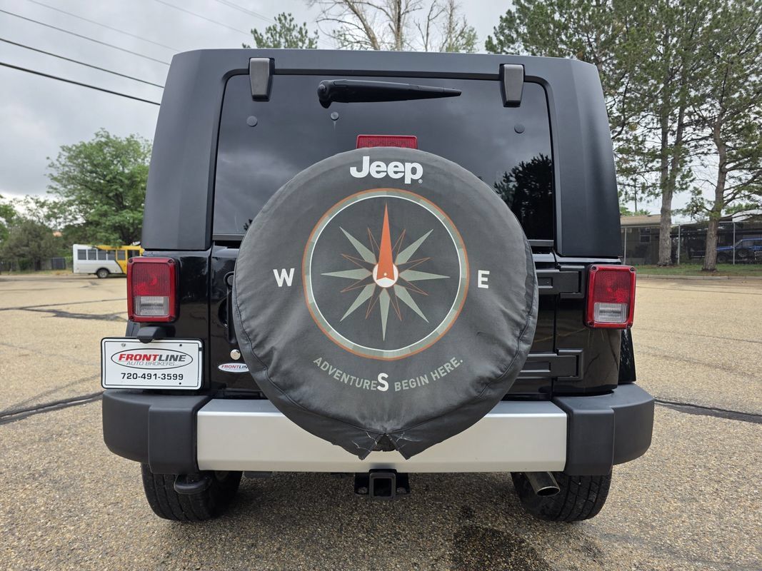 Used 2010 Jeep Wrangler Unlimited Sahara w/ Dual Top Group AWD/4WD image 5
