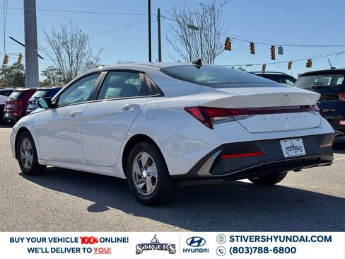 Certified 2025 Hyundai Elantra SE image 11