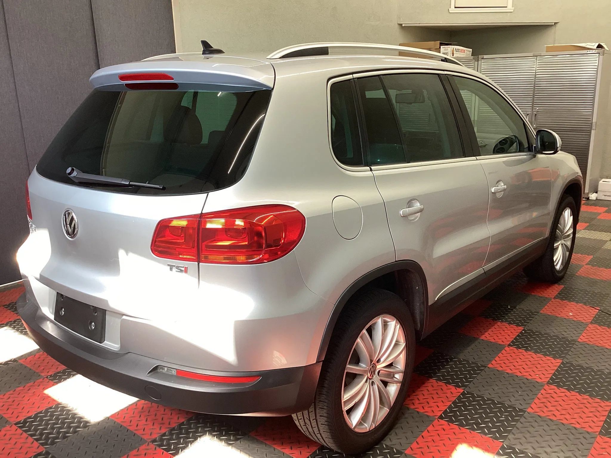 Used 2016 Volkswagen Tiguan SE FWD image 3