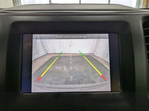 Used 2019 Jeep Cherokee Latitude Plus w/ Cold Weather Group AWD/4WD image 23