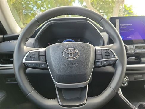 Used 2025 Toyota Grand Highlander Limited image 14