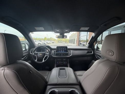 Used 2022 Chevrolet Suburban LT w/ Luxury Package image 18