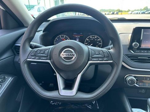 Used 2022 Nissan Altima 2.5 S FWD image 14