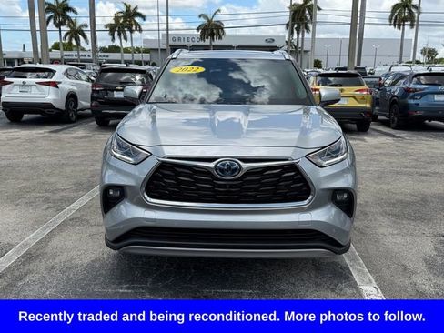 Used 2022 Toyota Highlander Platinum FWD image 2