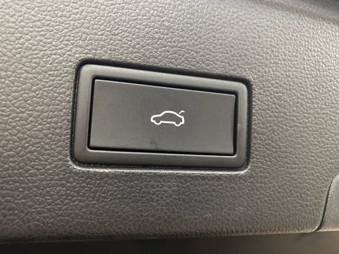 Used 2024 Volkswagen Atlas Cross Sport SE w/ Black Wheel Package image 15