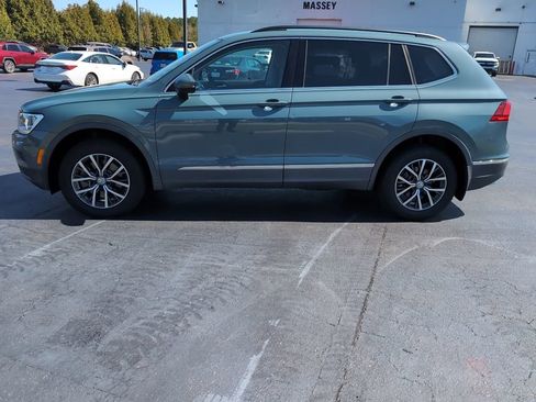 Used 2020 Volkswagen Tiguan SE image 2