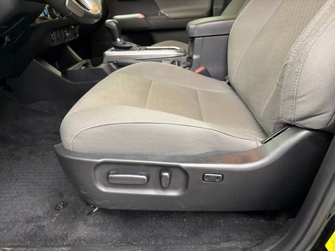 Used 2023 Toyota Tacoma SR5 w/ Technology Package AWD/4WD image 10