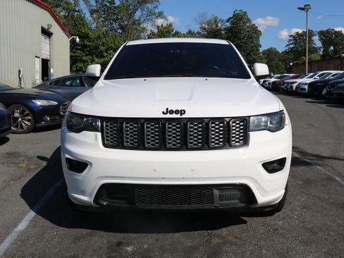 Used 2019 Jeep Grand Cherokee Altitude image 5