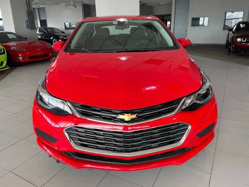 Used 2017 Chevrolet Cruze LT w/ Convenience Package image 2
