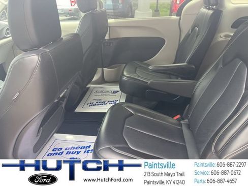 Used 2024 Chrysler Pacifica Touring-L FWD image 44