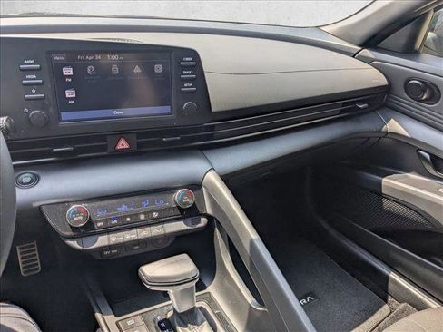 Used 2025 Hyundai Elantra Sport FWD image 13