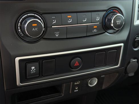 Used 2018 Nissan Titan S image 24