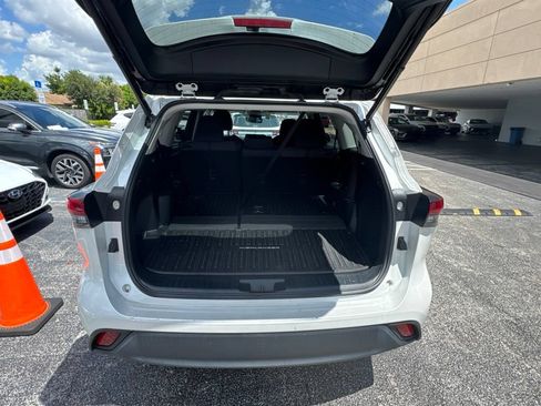 Used 2023 Toyota Highlander LE FWD image 20