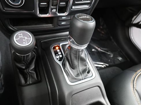 Used 2024 Jeep Gladiator Sport w/ Premium Package image 27