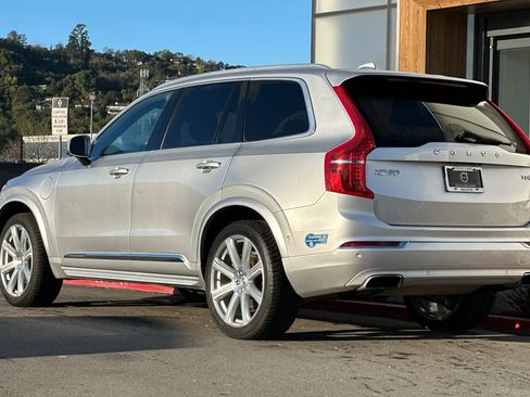 Used 2017 Volvo XC90 T8 Inscription w/ Vision Package image 6