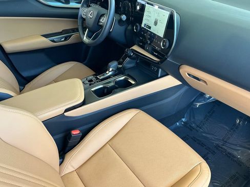 Used 2025 Lexus NX 250 FWD w/ Accessory Package (Z2) image 18