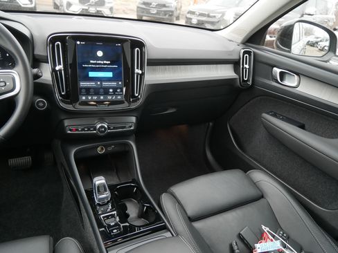 Certified 2025 Volvo XC40 B5 Plus image 14