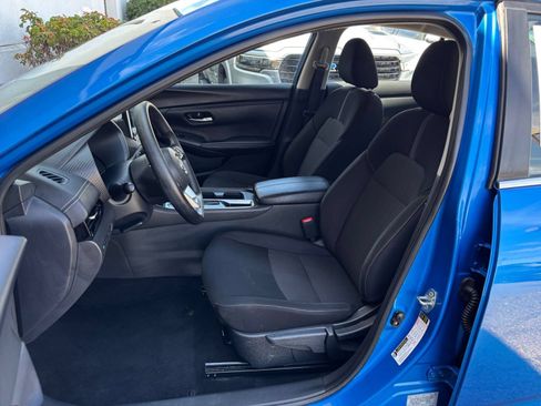 Used 2025 Nissan Sentra SV FWD image 30