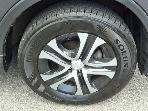 Used 2017 Toyota RAV4 LE AWD/4WD image 11