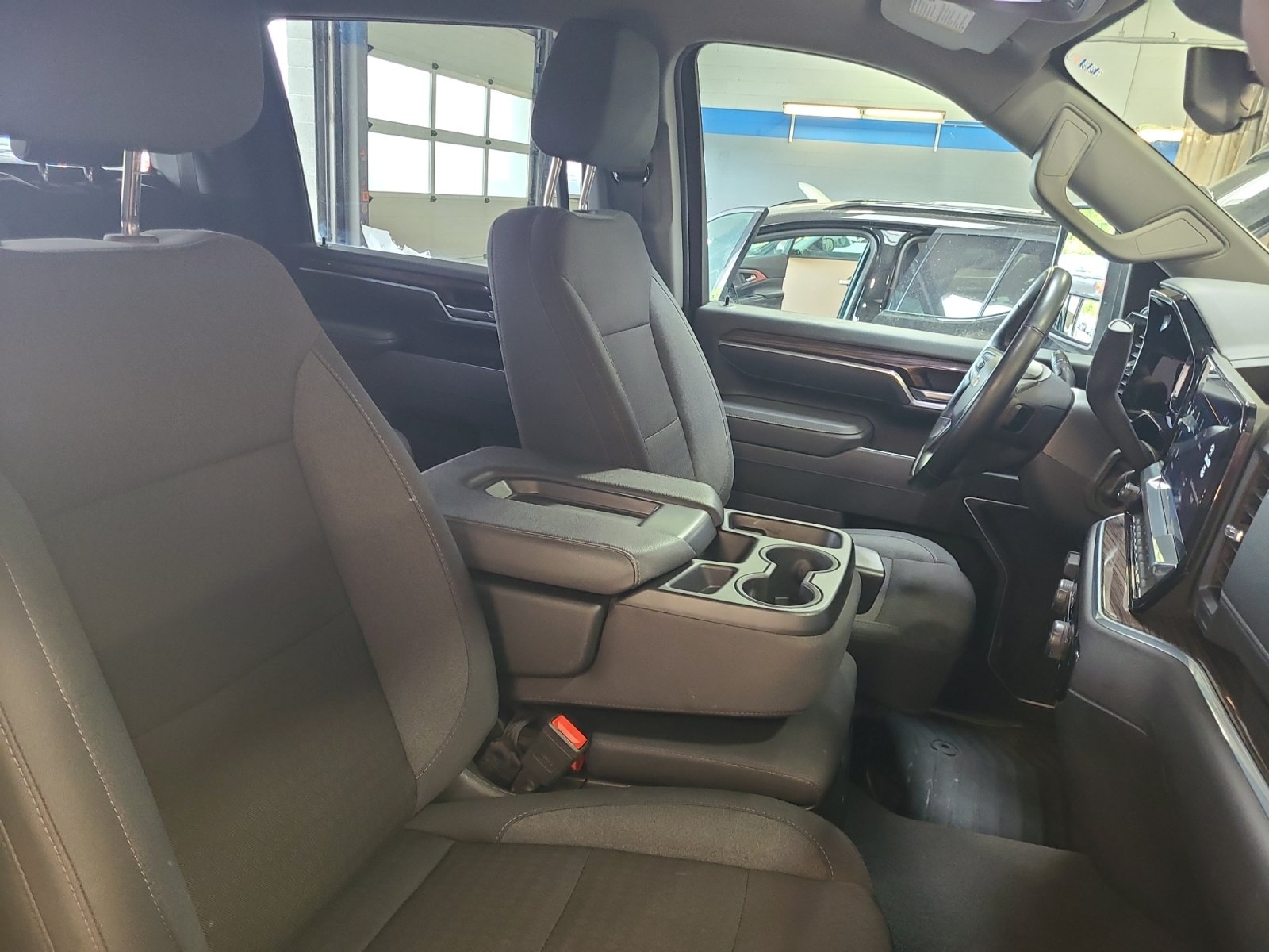 Used 2025 Chevrolet Silverado 2500 LT w/ Convenience Package AWD/4WD image 19