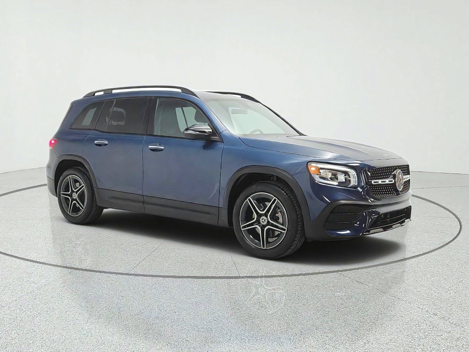 Used 2023 Mercedes-Benz GLB 250 image 3