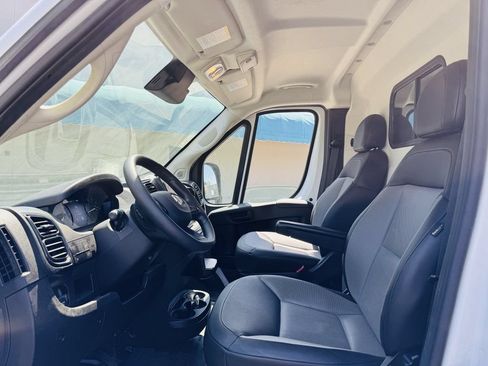 Used 2025 RAM ProMaster 2500 w/ Convenience Group FWD image 10
