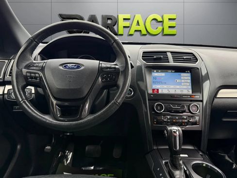Used 2018 Ford Explorer XLT w/ Equipment Group 202A AWD/4WD image 26