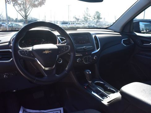 Used 2021 Chevrolet Equinox LT w/ Driver Convenience Package image 19