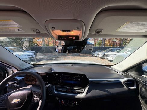 Used 2025 Chevrolet TrailBlazer LT image 30