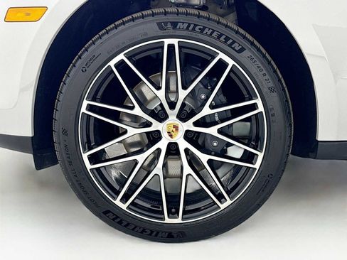 New 2026 Porsche Macan image 33