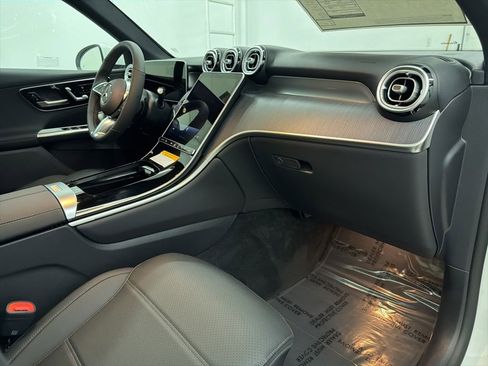 Used 2026 Mercedes-Benz GLC 300 image 28