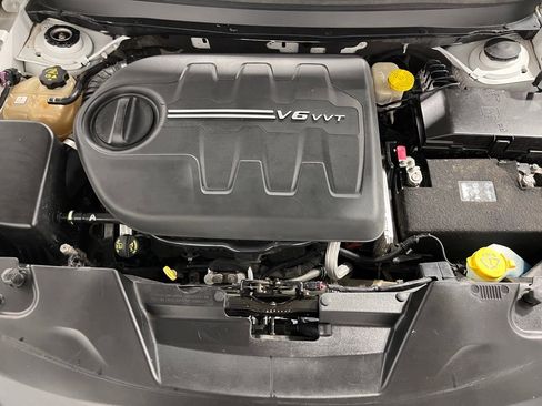 Used 2016 Jeep Cherokee Latitude w/ Comfort/Convenience Group image 9